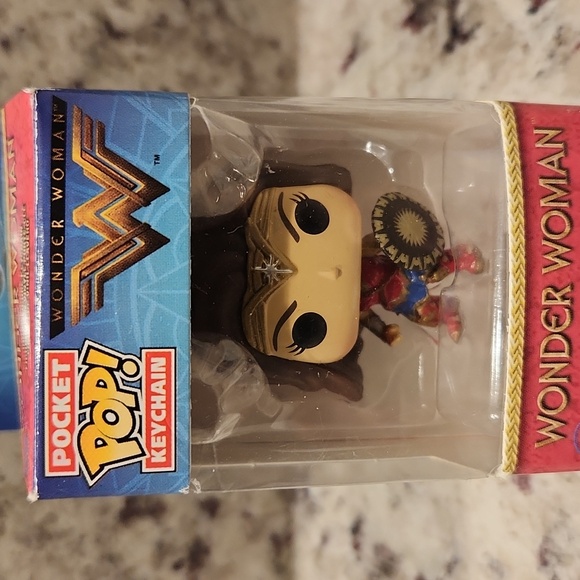 Funko Pocket Pop Keychain Wonder Woman - Picture 2 of 7